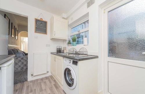 Central Townhouse Wolverhampton - Sleeps 8 - Ideal for Contractors & Families - Foto 26