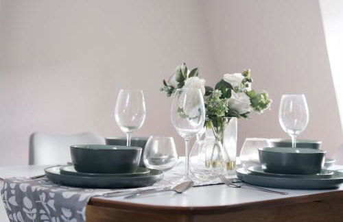 Stylish 2BR Retreat Steps from Kings Cross - Foto 10