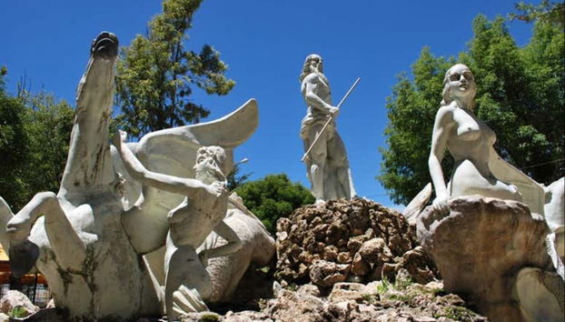 Una replica della Fontana di Trevi in Plaza de Mito