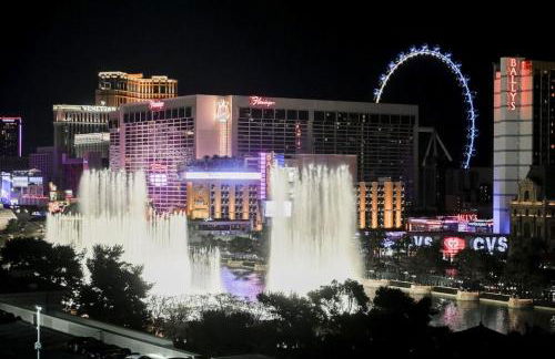 Iconic Vegas Views - 6 comfy Beds, NO RESORT FEES, Center Strip! - Foto 30