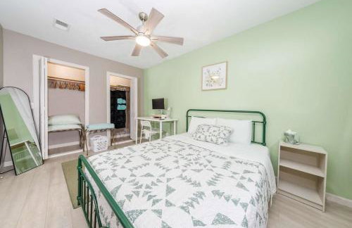 King Bed Creekfront Retreat in Jacksonville - Foto 24