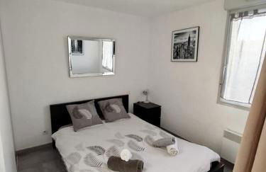 Essential Near stadium Air conditioning et Private parking - Foto 8