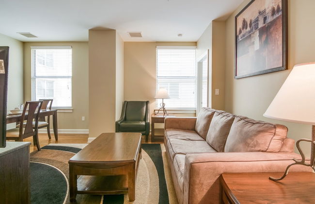 Bluebird Suites near AutoZone Park - Foto 31