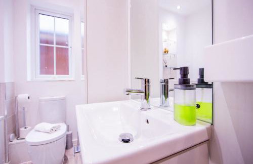 Charming 1BR House in Eccles with Free Parking - Foto 39