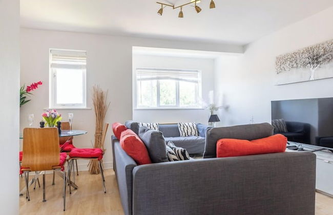 Skyline Haven Modern 2BR w/ Free Parking & 4kTV - Photo 57