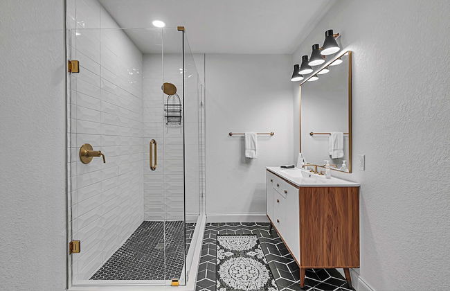 The Mod Poppy Large Home 10 Minutes From it all - Foto 48