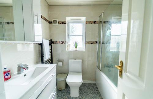 Spacious 6BDR House By Hyped Properties Short Term Rental Agency With Free Parking Bilston - Foto 9