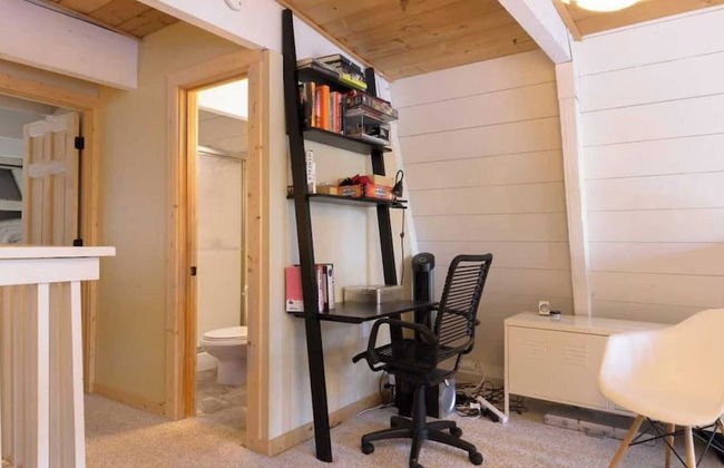 Zephyr by Avantstay Stylish Modified A Frame w/ Access To Tahoe Donner - Foto 9