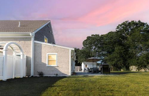 Renovated & Sophisticated Home Near Beach & Shops! - Photo 20