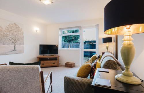 Corner House - Bright 2 Bed in Cheltenham - Photo 83