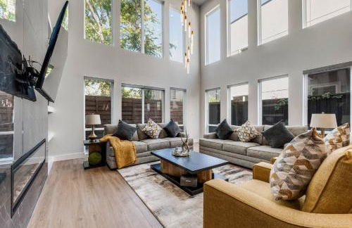 Luxurious Newly Built 5BR 5BA | Rooftop W/ Grill - Foto 3