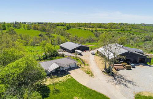 Dry Ridge Farmhouse with Hot Tub and Game Room! - Foto 38