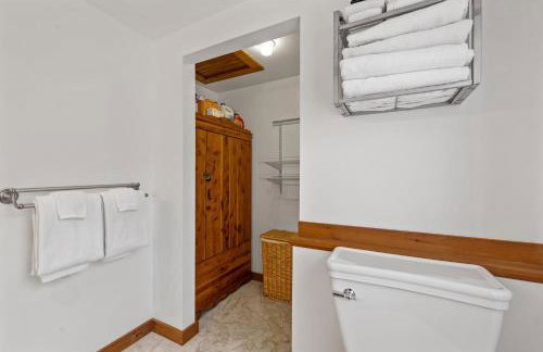 Secluded Cottage with hot tub, fire pit, and views - Foto 17