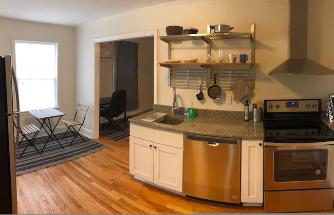 Renovated Space Close to Downtown - A - Foto 7