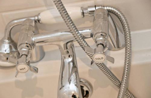 WALK TO THE BEACH, spacious cottage with sea views - Foto 15