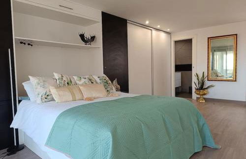 Spacious Studio by the University - Photo 1