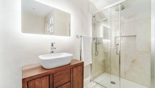 Cozy 2 Bedroom garden flat - Foto 5