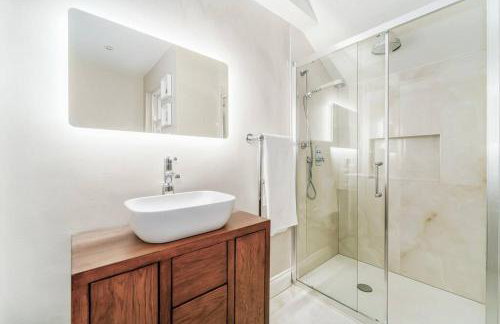 Cozy 2 Bedroom garden flat - Foto 5