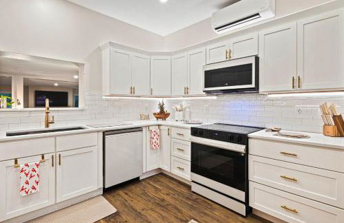 Modern Gem on 15 Acres, 5 Mi to Old Orchard Beach! - Foto 7