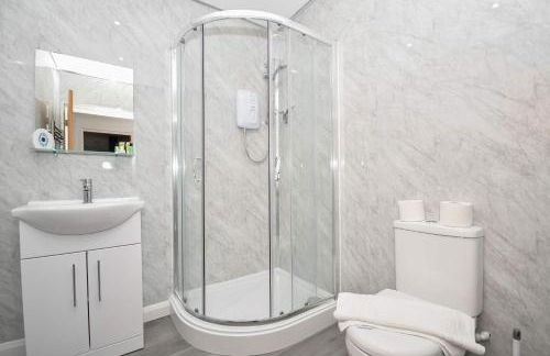 Modern 1 Bedroom Apartment in Morley with Parking - Foto 53