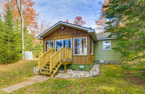 Dock and Fire Pit Lakefront Cottage in Gould City! - Foto 18