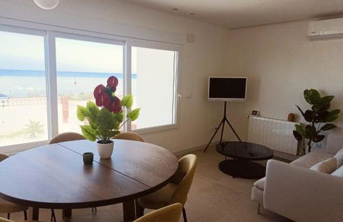 Vistas y terraza panorámica frente al mar en Denia, Las Rotas - Photo 12