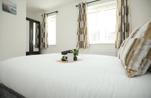 Gregor Place Modern four Bedroom House in Calne with Private Parking, perfect for teams or families staying in the area, Long stays welcome - Photo 29