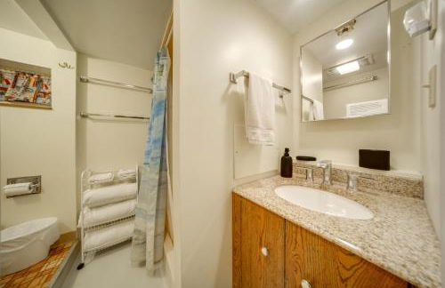 Charming Pymatuning Lake House Near Park and Beach - Photo 21