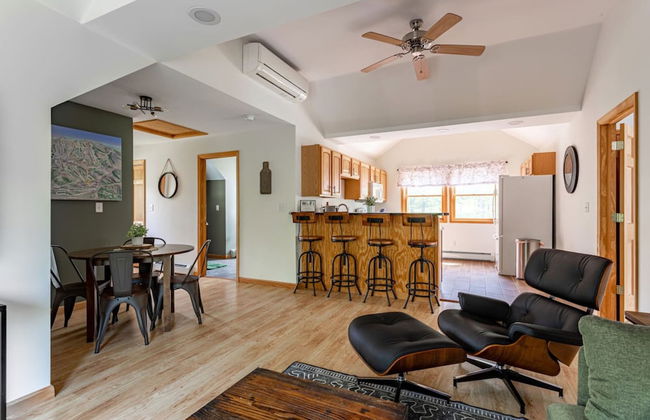 Family Fun Oasis Hot Tub Steam Room Pool Stream Firepit Games - Foto 52