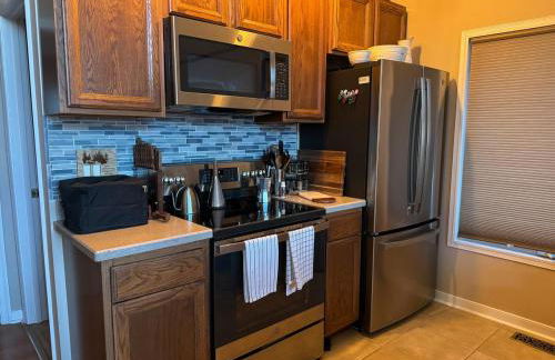 Romantic Getaway or Family Vacay with Mountain Views & Hot Tub - Foto 22