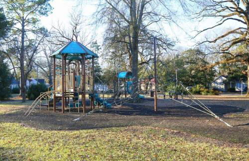 Short Walk to JSU Stadium, Hospitals, and Bars in Fondren - Foto 39