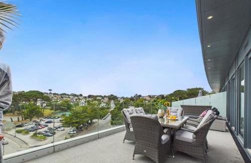 Skydeck at The Liner – Stylish 2-Bed / 2-Bath Top Floor with Panoramic Sea Views - Foto 20