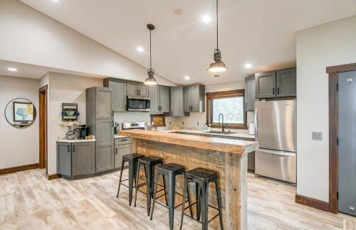 Pinedale Getaway Near Hiking, Skiing and Lakes! - Photo 2