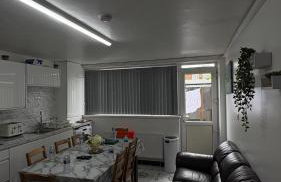 Luxury 4 Bed 3 bath 6 mins from City Renter - Photo 16
