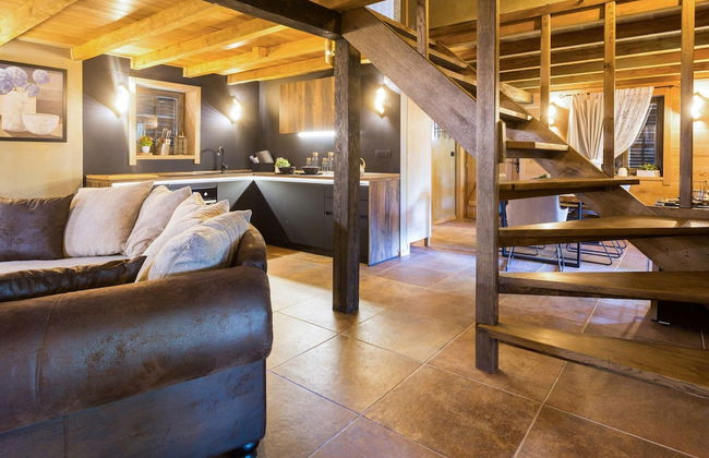 Amazing Chalet with Private Garden, Hot Tub, Sauna, Great Location by the River - Foto 6