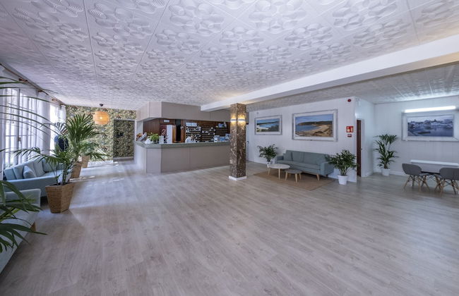 Aparthotel Sol Parc - Photo 2