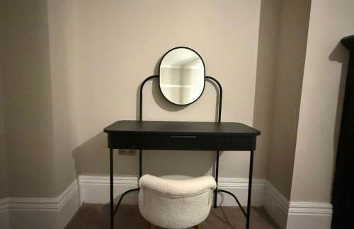 Large Luxury 4 bedroom home with parking - Foto 43