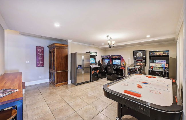 Family Lake House Retreat by Avantstay Sleeps 28 - Foto 5