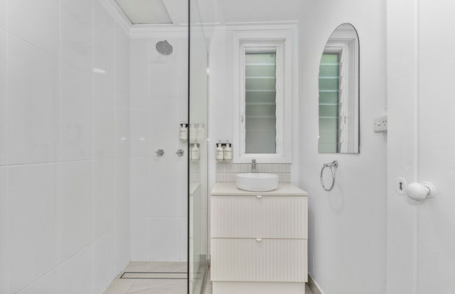 Townsville Suites - Photo 17