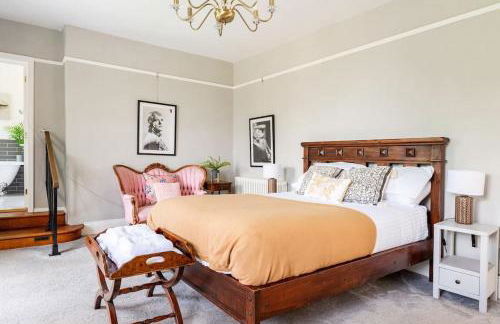 Cotswold Cheltenham, whole house with hot tub - Photo 45