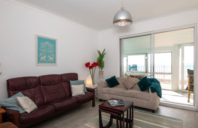 Beautiful Beachfront House wth Balcony Sea Views - Foto 51