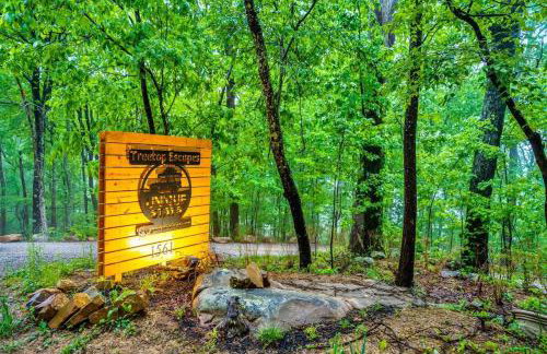 The Evergreen Treehouse with Winter Views - Foto 54