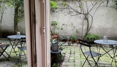 Chic neighborhood charming courtyard studio 7th - Foto 5