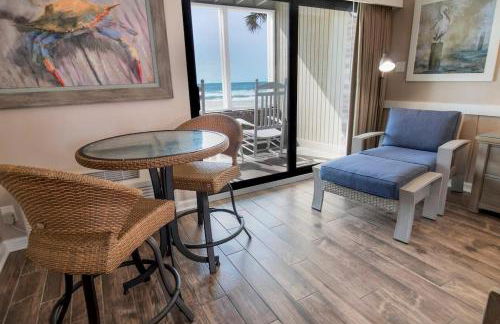 Oceanfront Escape with Private Porch 1st Floor - Foto 3