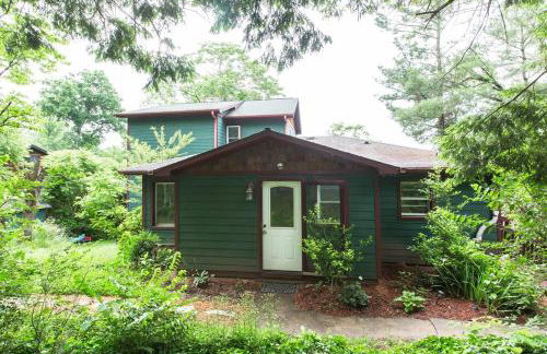 Private Green Cottage near downtown - Photo 15