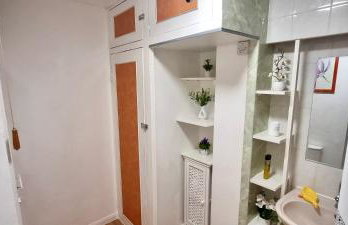 Friendly family apartment comfort sleep 6 close to tube bus airport - Foto 9