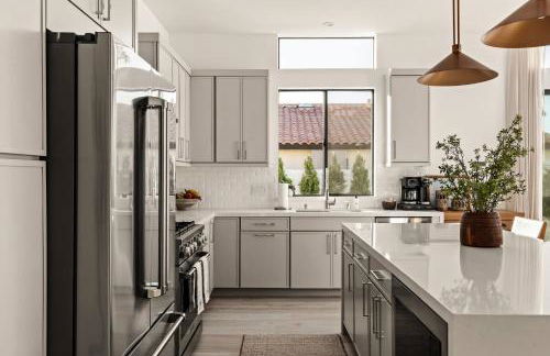 Desert Oasis: Pool, Spa, Golf Sim + EV Charger - Foto 13