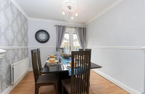 DiscountsContractorsWIFIFree ParkingSmart TV - Photo 12