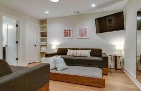 Spacious 4BR, Rooftop Patio, Garage, Walk to Faves, 5 Mins to Nissan Stadium, Less than 10 Mins to Broadway, 24 Hr Hospitality, Great for Groups - Foto 12