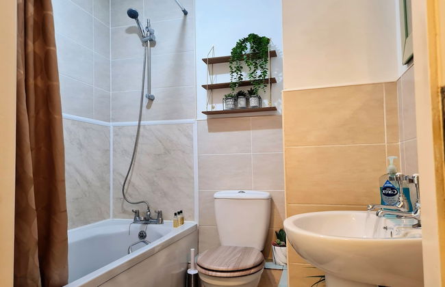 2 bedroom Central Flat with Parking - Foto 16